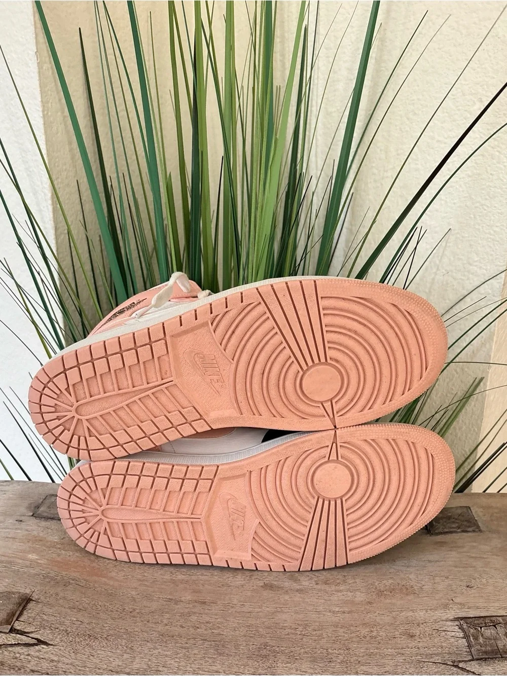 Air Jordan 1 Retro OG Crimson Tint Sneakers